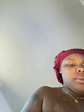 Snapshot of Bleuk chatting on 04-24-26, 02:30 Bleuk online show from 04-24-26, 02:30