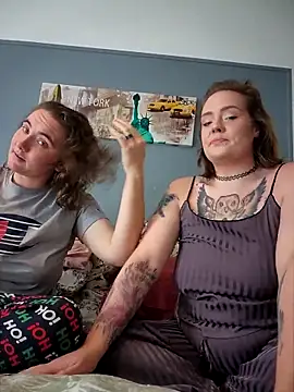 AndHerXO online show from 12-15-25, 01:59