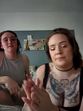 AndHerXO online show from 03-26-26, 01:06