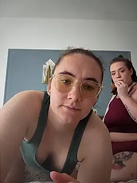 Snapshot of AndHerXO chatting on 04-19-26, 01:43 AndHerXO online show from 04-19-26, 01:43