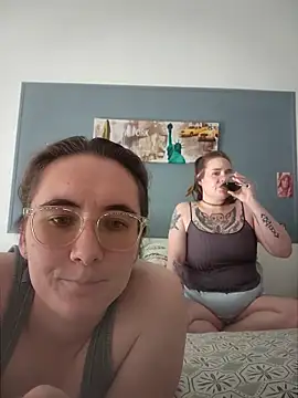 Snapshot of AndHerXO chatting on 04-24-26, 03:47 AndHerXO online show from 04-24-26, 03:47