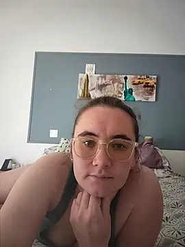 Snapshot of AndHerXO chatting on 04-25-26, 03:31 AndHerXO online show from 04-25-26, 03:31