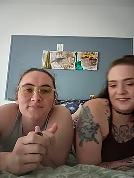 Snapshot of AndHerXO chatting on 05-15-26, 04:03 AndHerXO online show from 05-15-26, 04:03