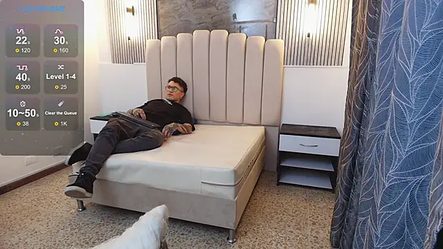 RavenandCody online show from 09-10-25, 03:39