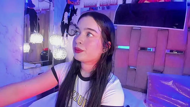 KateLee online show from 10-24-25, 04:20