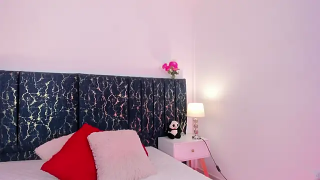 Snapshot of katte_landerr chatting on 04-14-26, 01:17 katte landerr online show from 04-14-26, 01:17