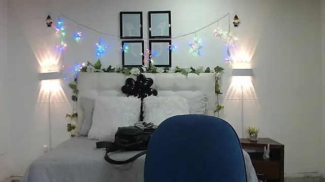 Megan 05  online show from 05-11-26, 07:22
