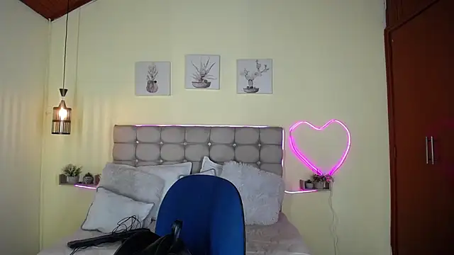 Megan 05  online show from 06-11-26, 12:32