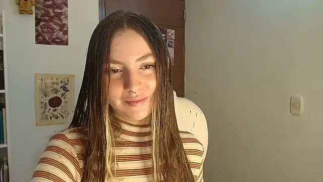 Snapshot of velvet__moon chatting on 01-05-26, 09:07 velvet moon online show from 01-05-26, 09:07