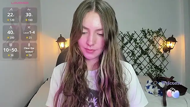 Snapshot of velvet__moon chatting on 02-01-26, 04:38 velvet moon online show from 02-01-26, 04:38