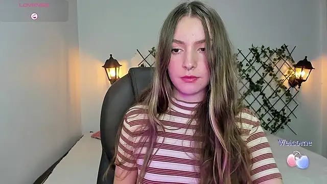 Snapshot of velvet__moon chatting on 02-06-26, 01:10 velvet moon online show from 02-06-26, 01:10