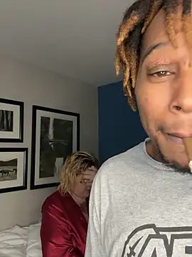 Snapshot of BigMfLuther chatting on 12-21-25, 03:57 BigMfLuther online show from 12-21-25, 03:57