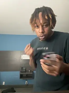 Snapshot of BigMfLuther chatting on 12-23-25, 05:38 BigMfLuther online show from 12-23-25, 05:38