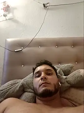 Snapshot of Hotguys111 chatting on 09-23-25, 04:04 Hotguys111 online show from 09-23-25, 04:04