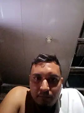 Snapshot of Hotguys111 chatting on 01-15-26, 05:01 Hotguys111 online show from 01-15-26, 05:01