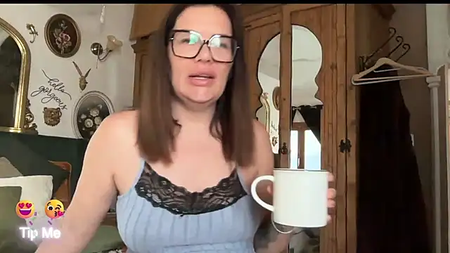 Snapshot of _Melia_ chatting on 06-24-26, 06:12 Melia online show from 06-24-26, 06:12