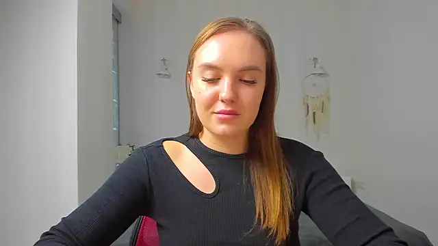 EmmaNorman online show from 10-13-25, 01:00