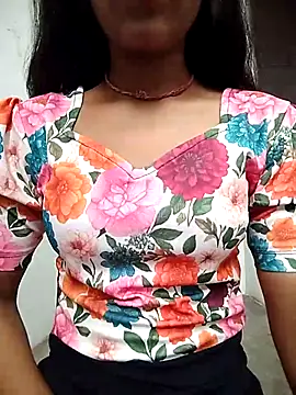 Snapshot of Naina_04 chatting on 09-30-25, 04:50 Naina 04 online show from 09-30-25, 04:50