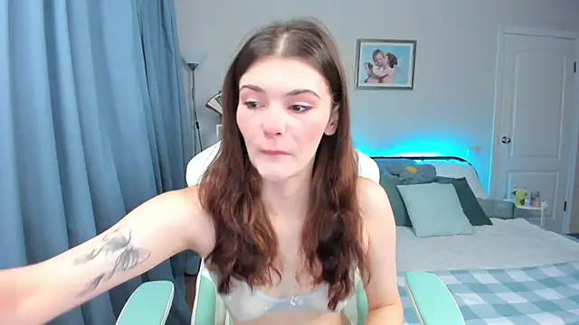 Zoe Vee online show from 10-04-25, 03:15