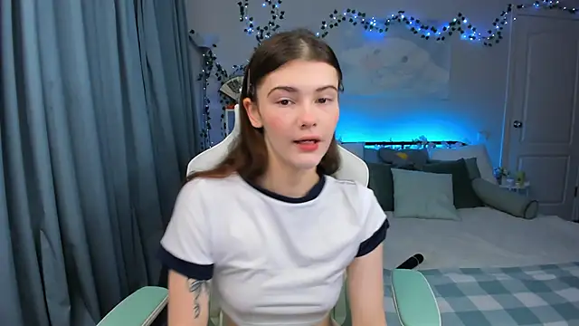 Zoe Vee online show from 11-13-25, 03:16