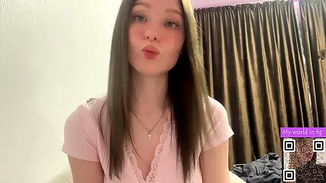 Snapshot of GwenFay chatting on 09-13-25, 03:23 GwenFay online show from 09-13-25, 03:23