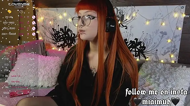 mia  yui online show from 11-16-25, 11:10