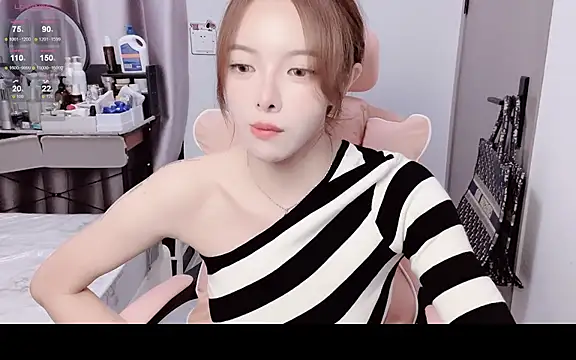 Snapshot of AmyySC chatting on 10-28-25, 02:53 AmyySC online show from 10-28-25, 02:53