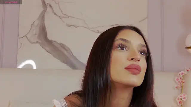 AdoraCortes online show from 10-14-25, 05:08