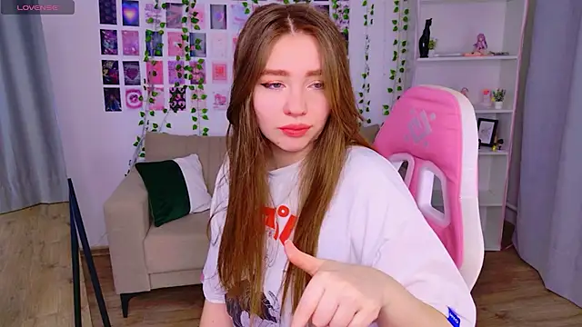 Moon  Bunny online show from 03-20-26, 01:38