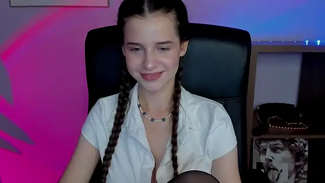 LuxMaya online show from 09-17-25, 05:42