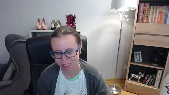 Snapshot of sweetxLizzy chatting on 09-17-25, 04:25 sweetxLizzy online show from 09-17-25, 04:25