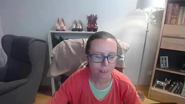 Snapshot of sweetxLizzy chatting on 09-22-25, 04:25 sweetxLizzy online show from 09-22-25, 04:25