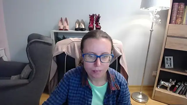 Snapshot of sweetxLizzy chatting on 09-26-25, 04:49 sweetxLizzy online show from 09-26-25, 04:49