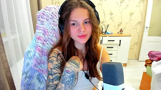 yourdreamm  online show from 10-19-25, 02:50