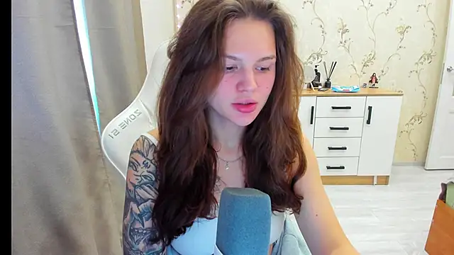 yourdreamm  online show from 10-21-25, 06:58