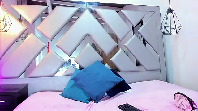 Snapshot of Lorenn_Hill chatting on 09-30-25, 01:38 Lorenn Hill online show from 09-30-25, 01:38