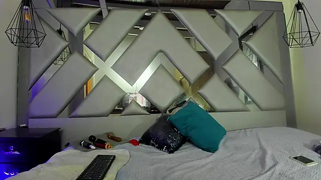 Lorenn Hill online show from 12-04-25, 12:58