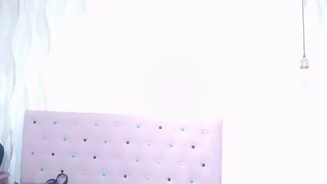Snapshot of Naomi_Braunx chatting on 06-19-26, 01:48 Naomi Braunx online show from 06-19-26, 01:48