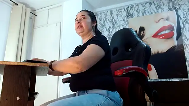 Snapshot of mariani_smith chatting on 09-21-25, 11:45 mariani smith online show from 09-21-25, 11:45