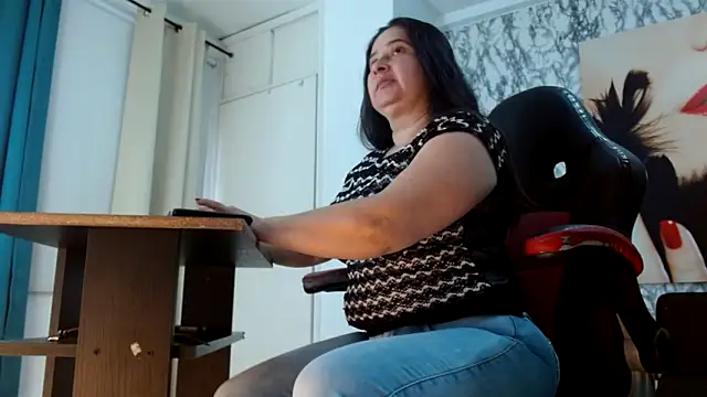 Snapshot of mariani_smith chatting on 10-17-25, 12:19 mariani smith online show from 10-17-25, 12:19