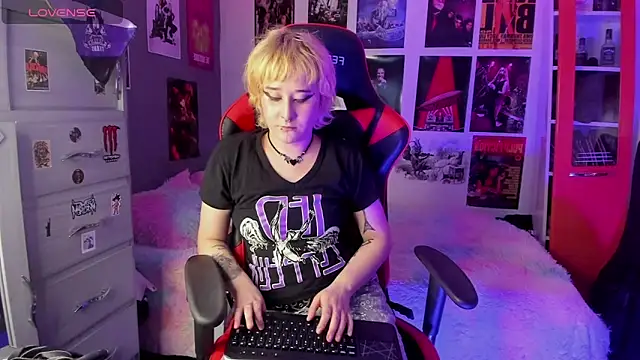 Snapshot of mistresscrowley666 chatting on 01-06-26, 01:20 mistresscrowley666 online show from 01-06-26, 01:20