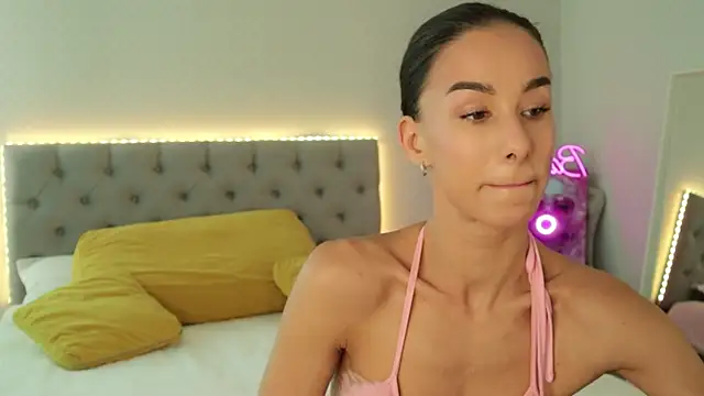 Snapshot of Katherinepinke chatting on 10-17-25, 05:10 Katherinepinke online show from 10-17-25, 05:10