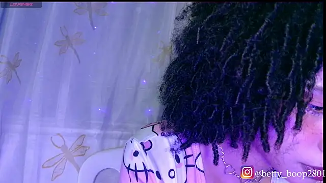 Snapshot of bettyboo2801 chatting on 02-12-26, 02:28 bettyboo2801 online show from 02-12-26, 02:28