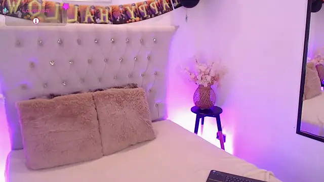 Dulcey  online show from 10-20-25, 04:13