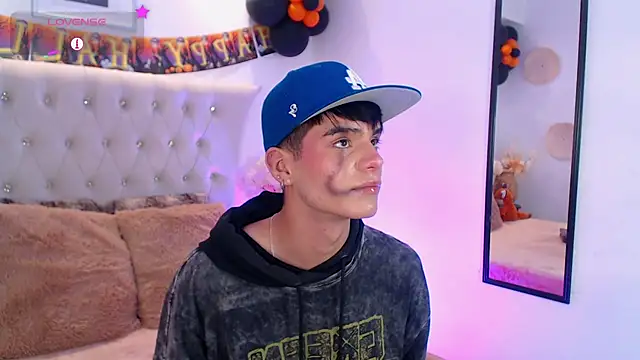 Dulcey  online show from 10-25-25, 05:59