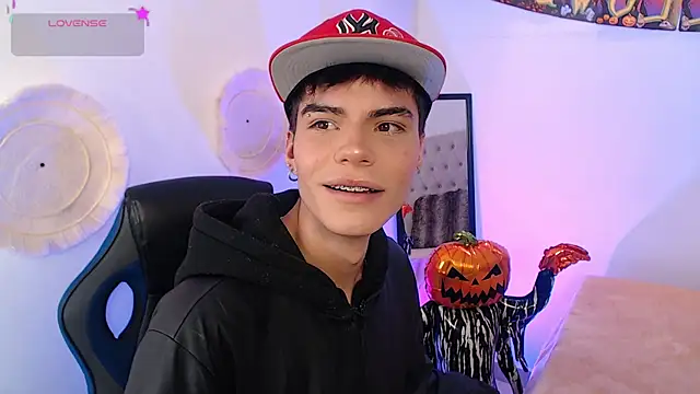 Dulcey  online show from 10-30-25, 04:58