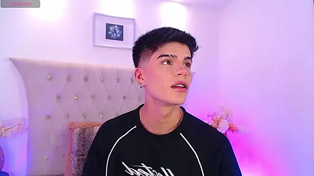 Dulcey  online show from 11-24-25, 04:34