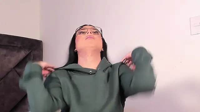 Snapshot of SamanthaRivas_ chatting on 09-19-25, 10:21 SamanthaRivas online show from 09-19-25, 10:21