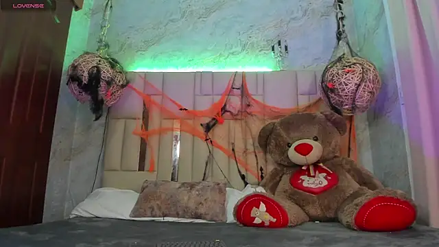 NikkyyRed online show from 11-03-25, 04:25