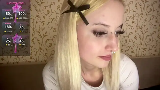 Snapshot of kittywithu chatting on 10-12-25, 05:23 kittywithu online show from 10-12-25, 05:23